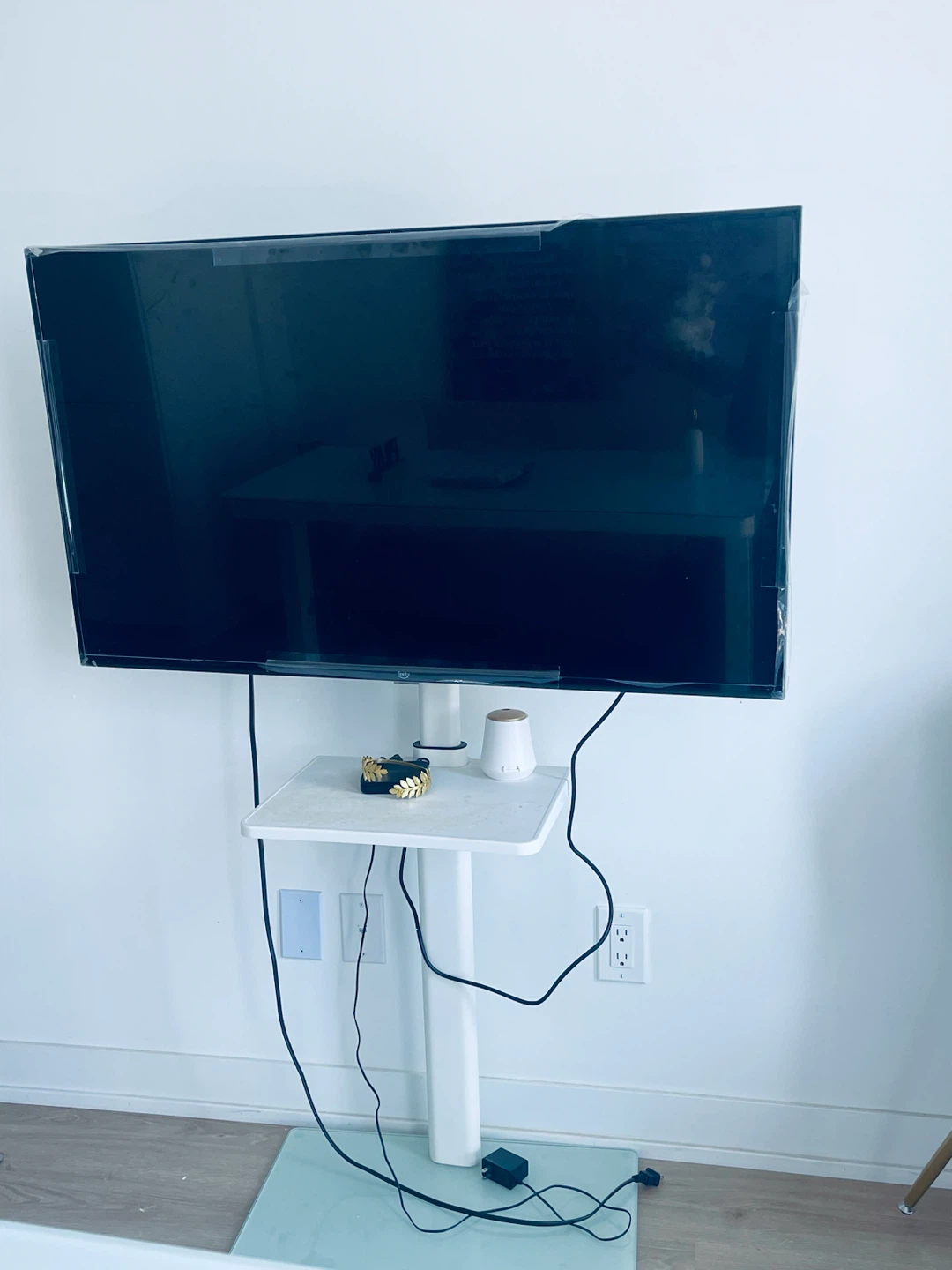 45 inch tv with White TV Stand with Shelf