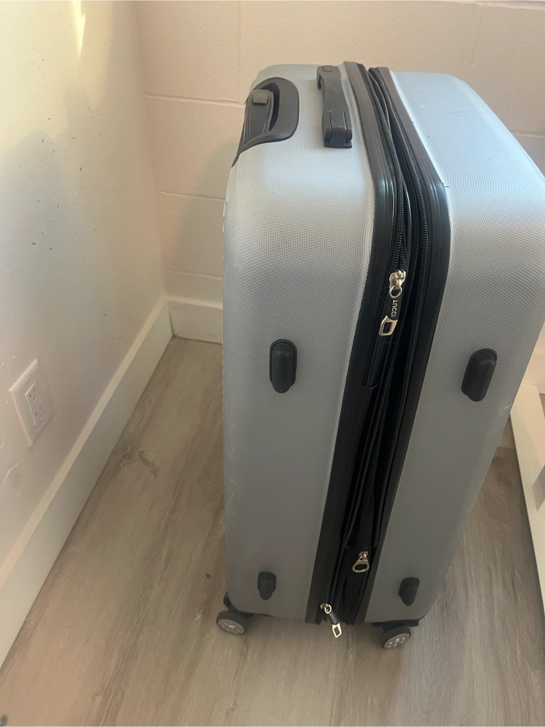 Large Tucci Suitcase - photo 3