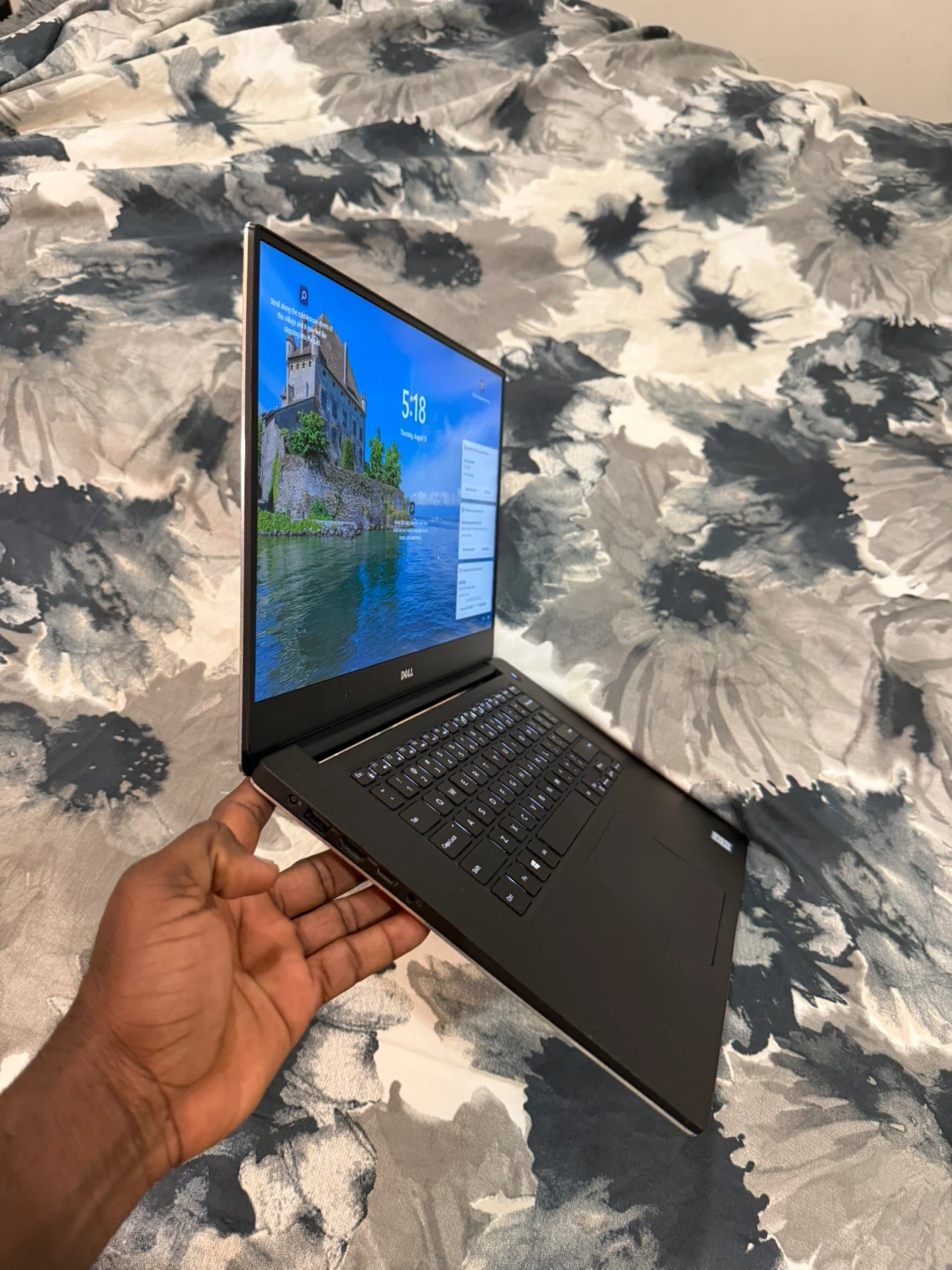 Dell XPS 15 9560 Core i7/16GB Ram - photo 2