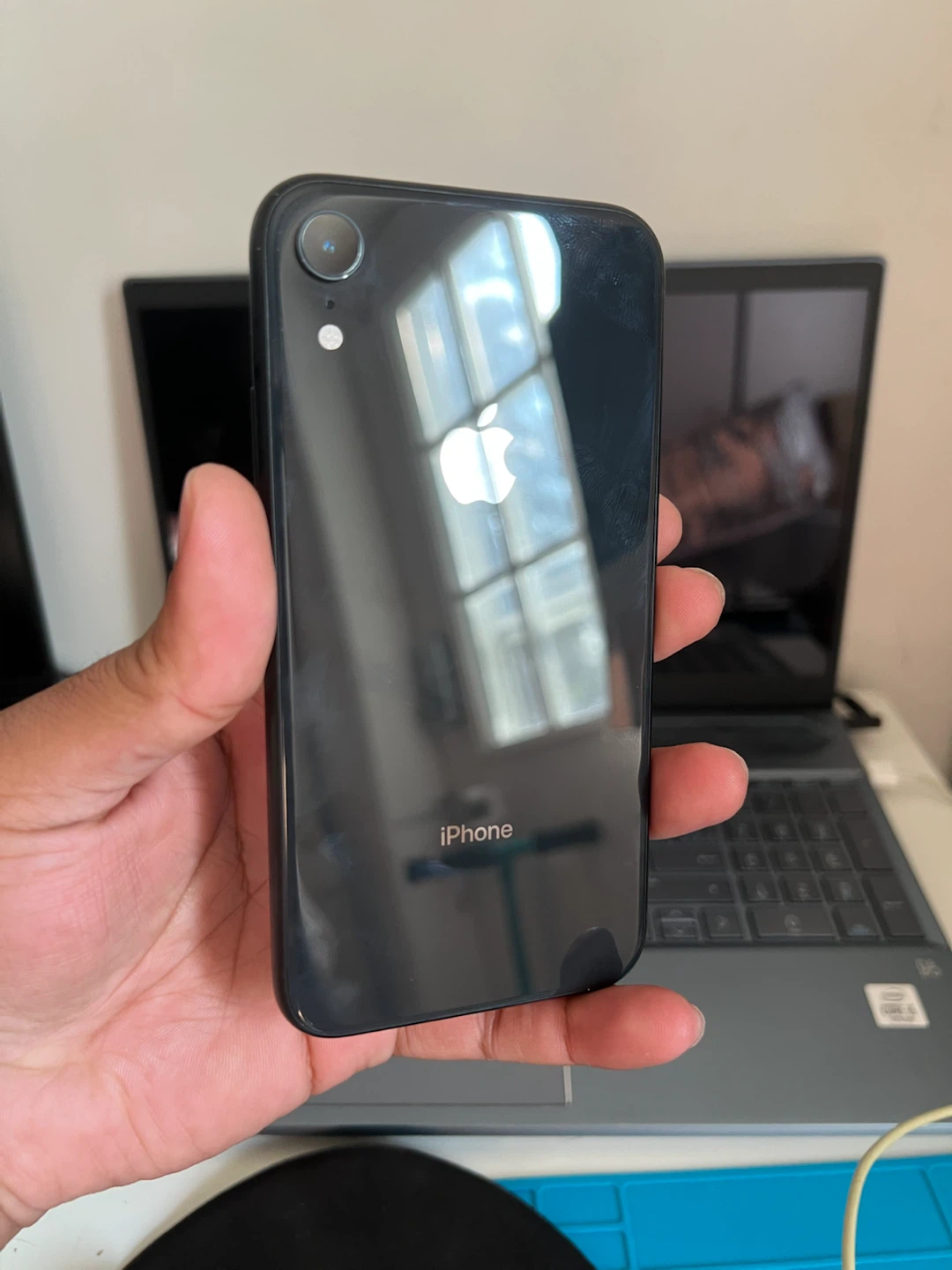 Apple iPhone XR - Black - photo 3