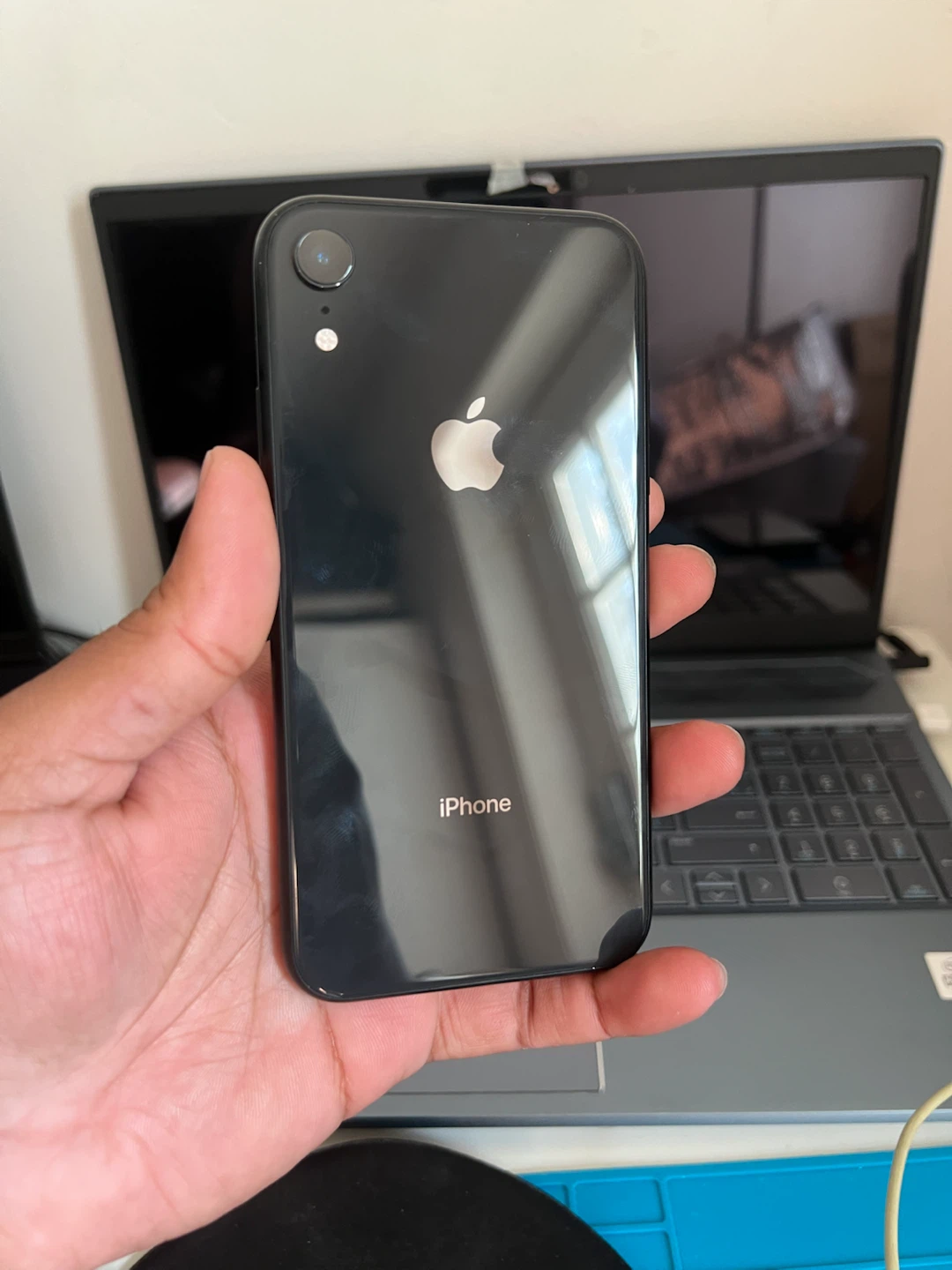 Apple iPhone XR - Black - photo 4