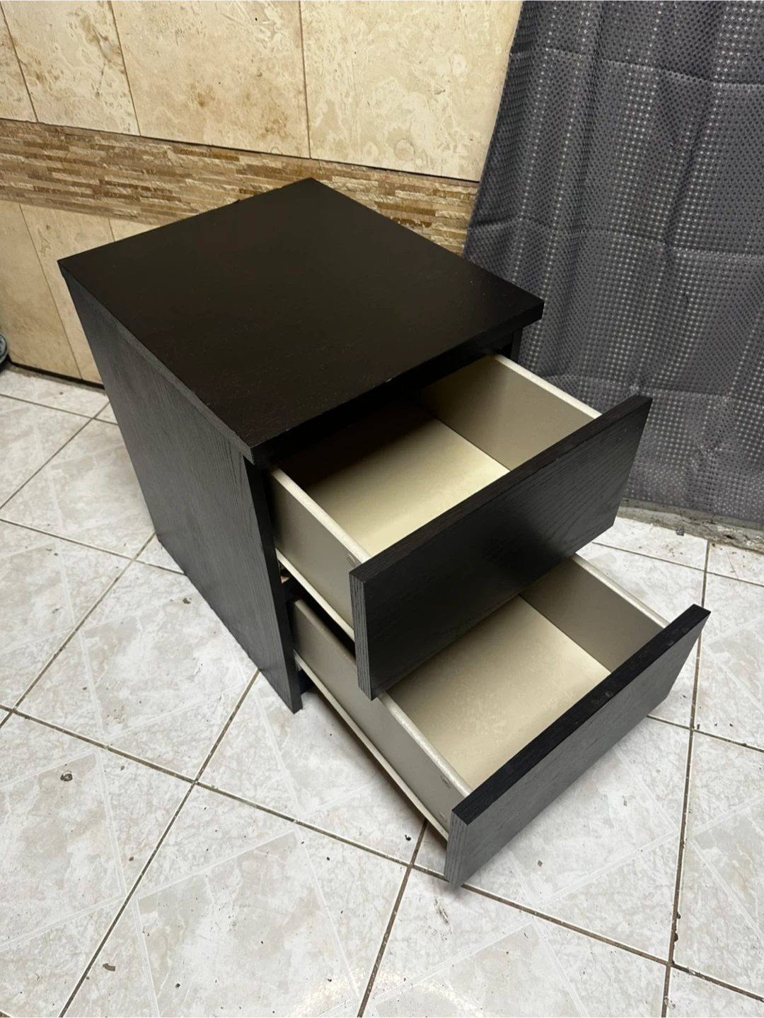 2‑Drawer Side Table / Nightstand – Excellent Condition - photo 2