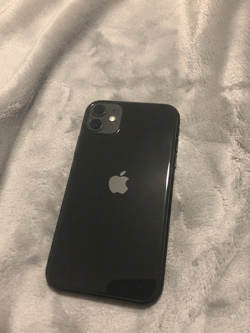 iPhone 11 - 64GB (Excellent Condition + MagSafe Case) - photo 3