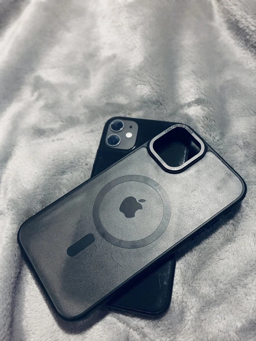 iPhone 11 - 64GB (Excellent Condition + MagSafe Case) - photo 4