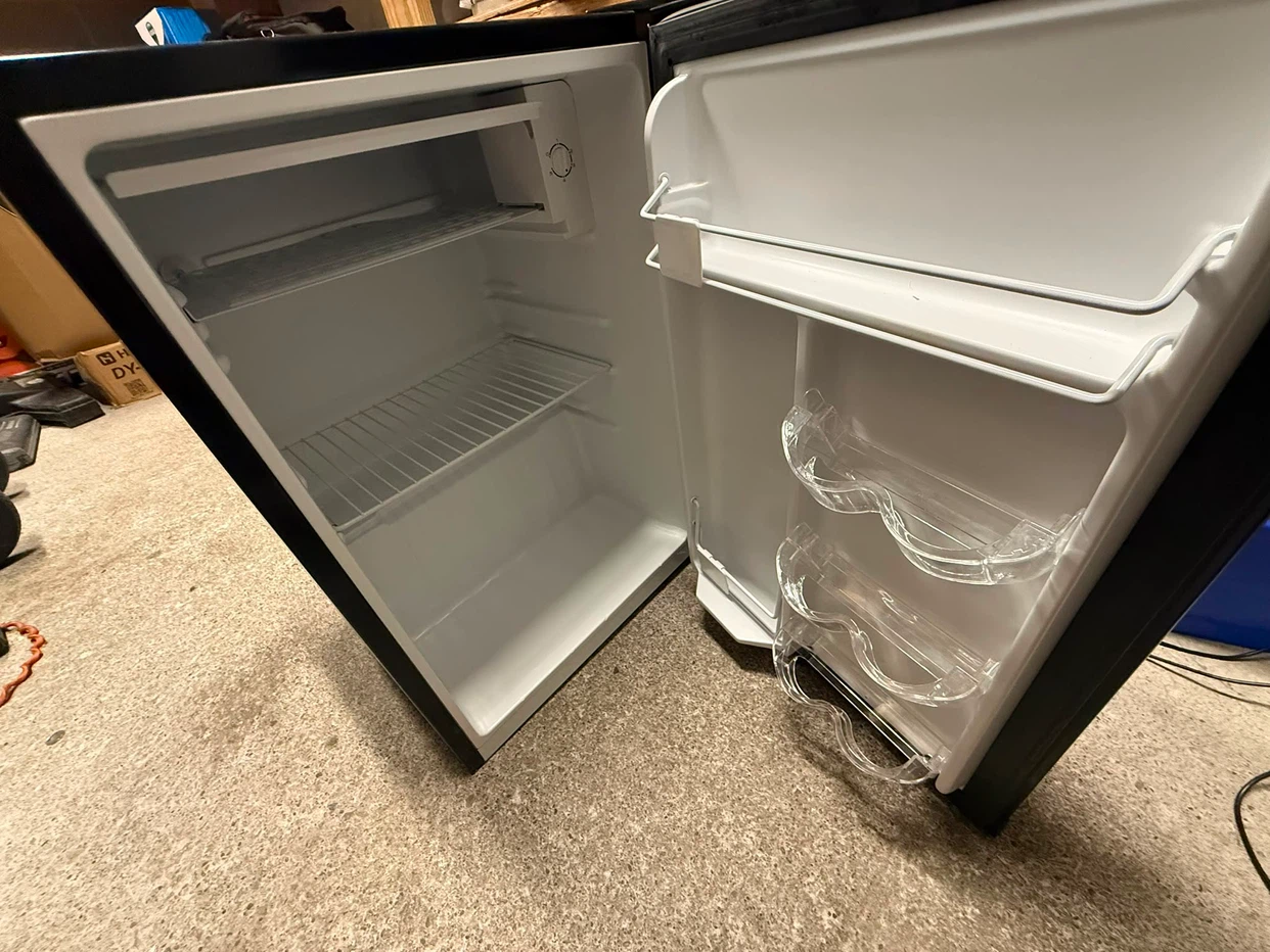Hamilton Beach Mini Fridge - photo 2