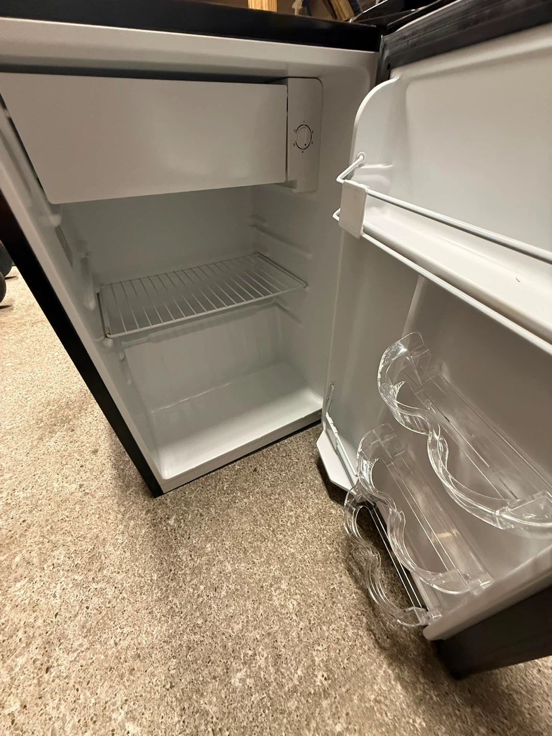 Hamilton Beach Mini Fridge - photo 4