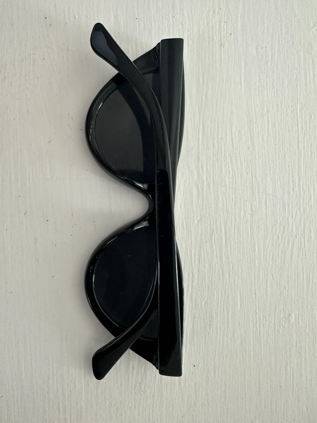 Black Cat-Eye Sunglasses - photo 3