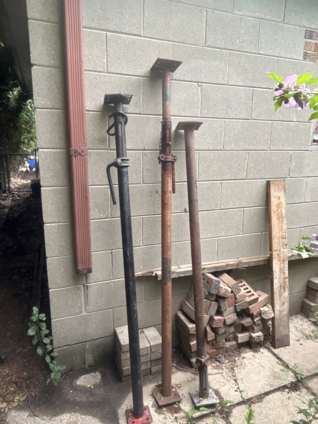 3 Adjustable Support Posts