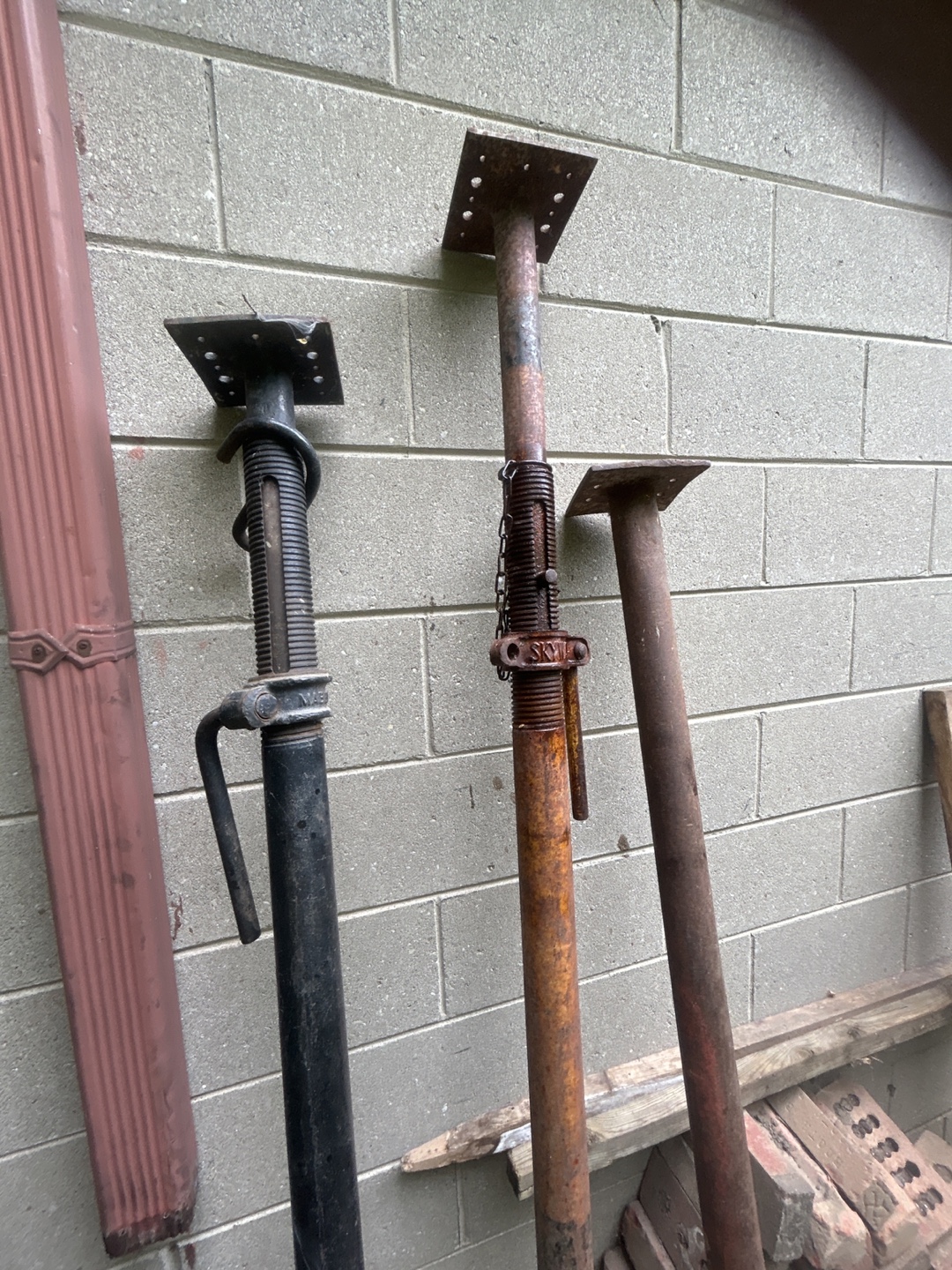 3 Adjustable Support Posts - photo 2