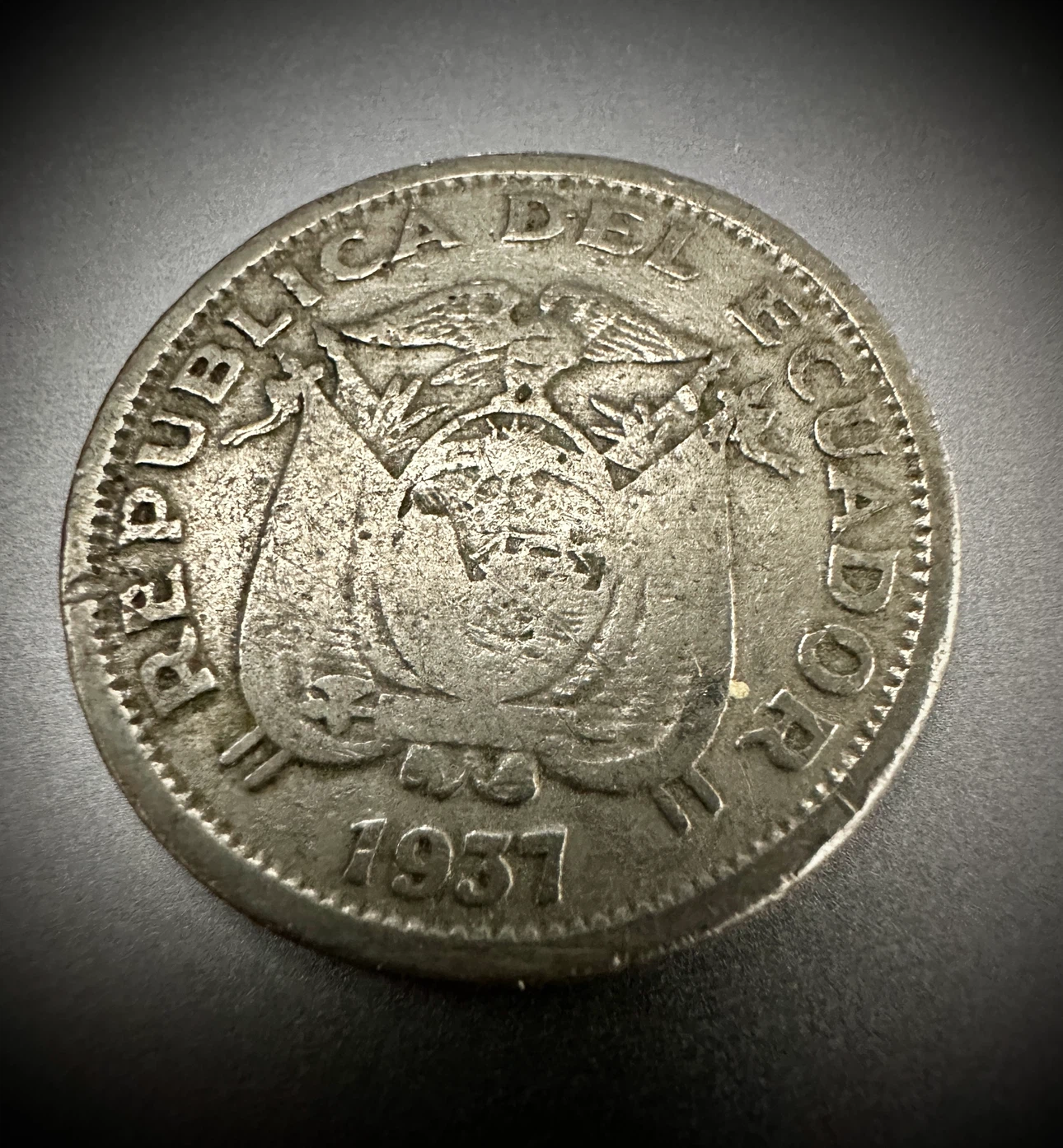 1931 Un Sucre Coin from Ecuador - photo 2