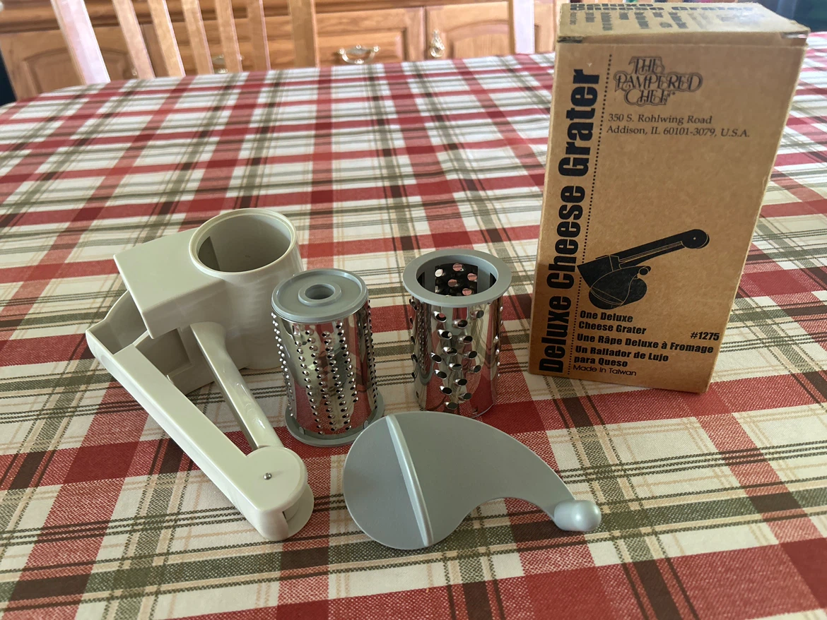 The Pampered Chef Deluxe Cheese Grater - photo 2