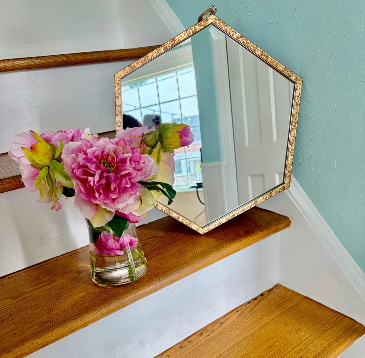 PRETTY GOLD TRIMMED MIRROR