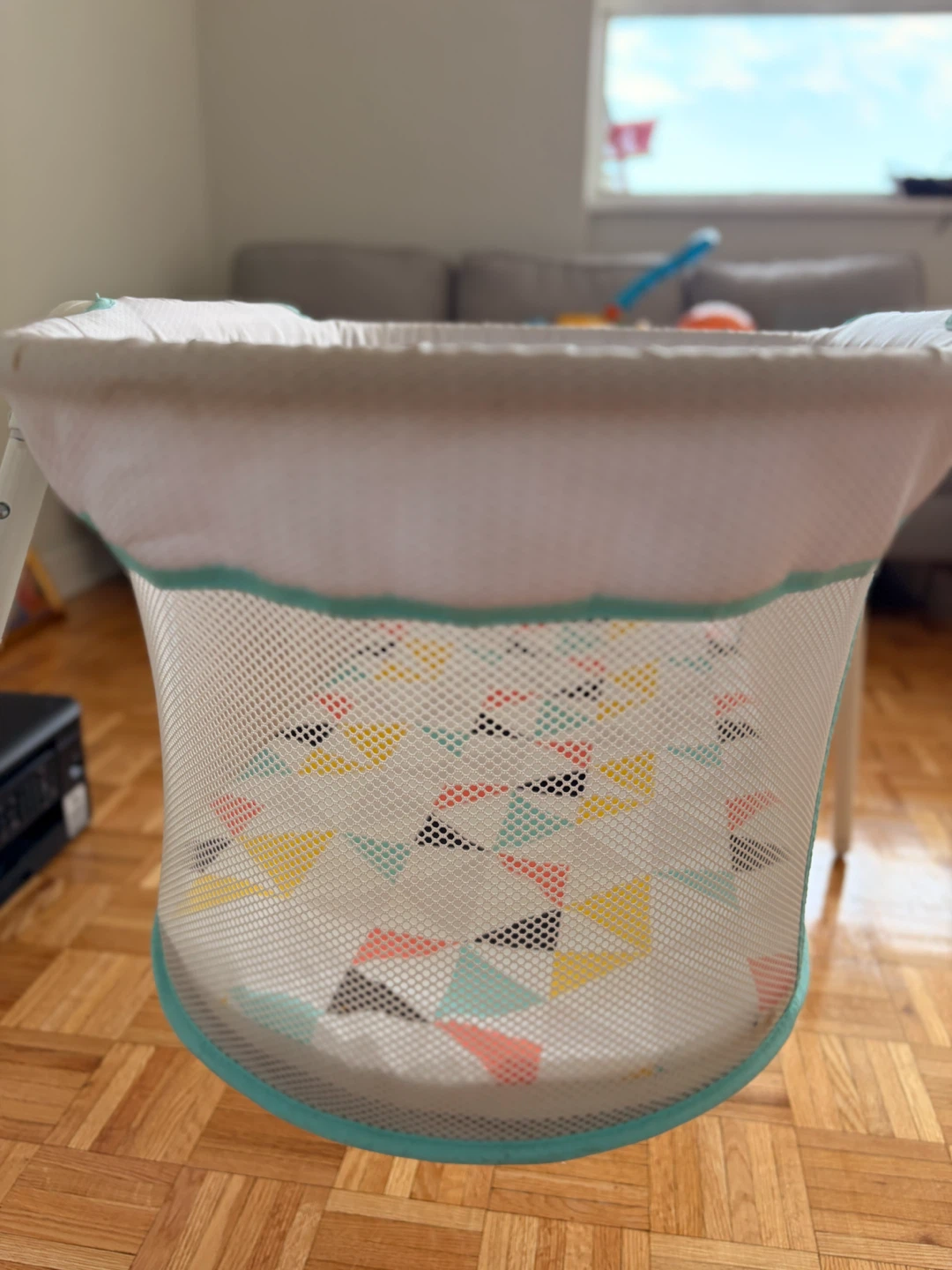 Fisher-Price Bassinet with Geometric Print Mattress Pad - photo 3