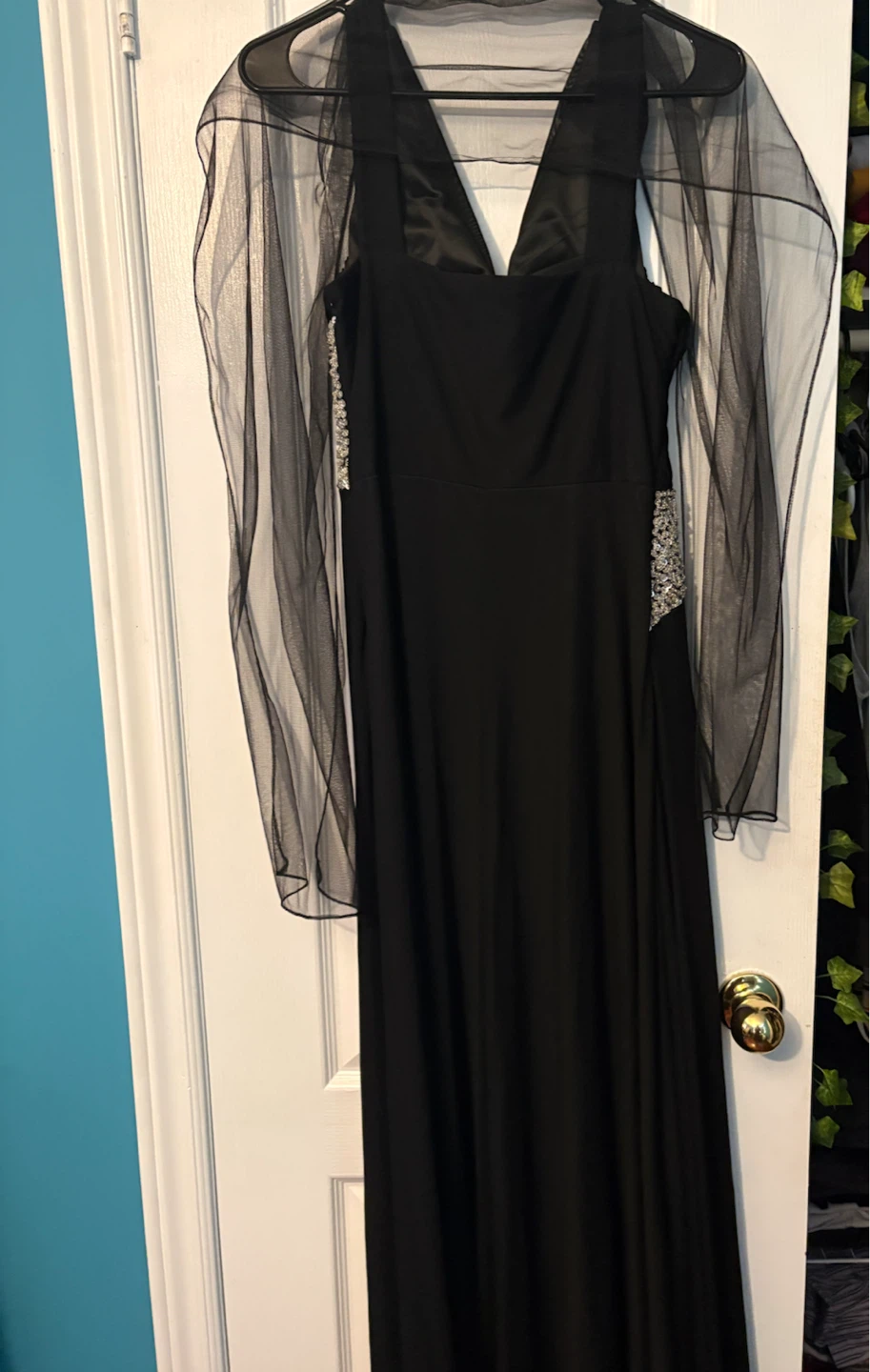 Black Gown with Sequins - Size Large - photo 2