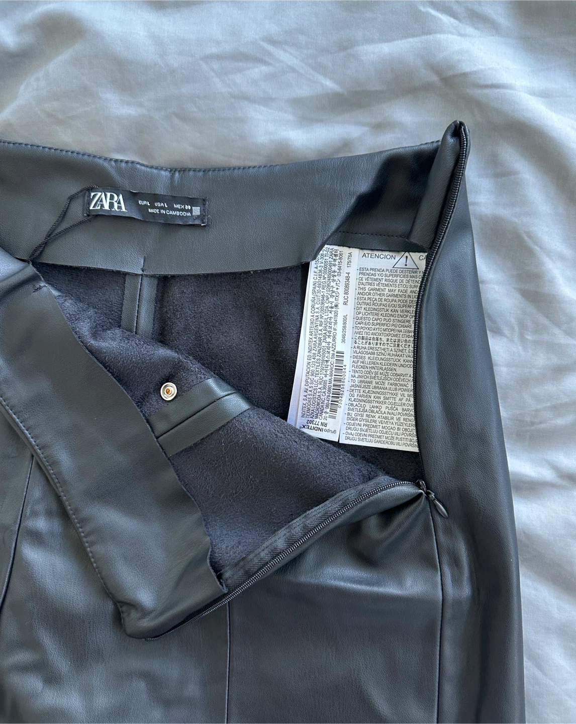 ZARA Black Faux Leather Shorts Large - photo 4