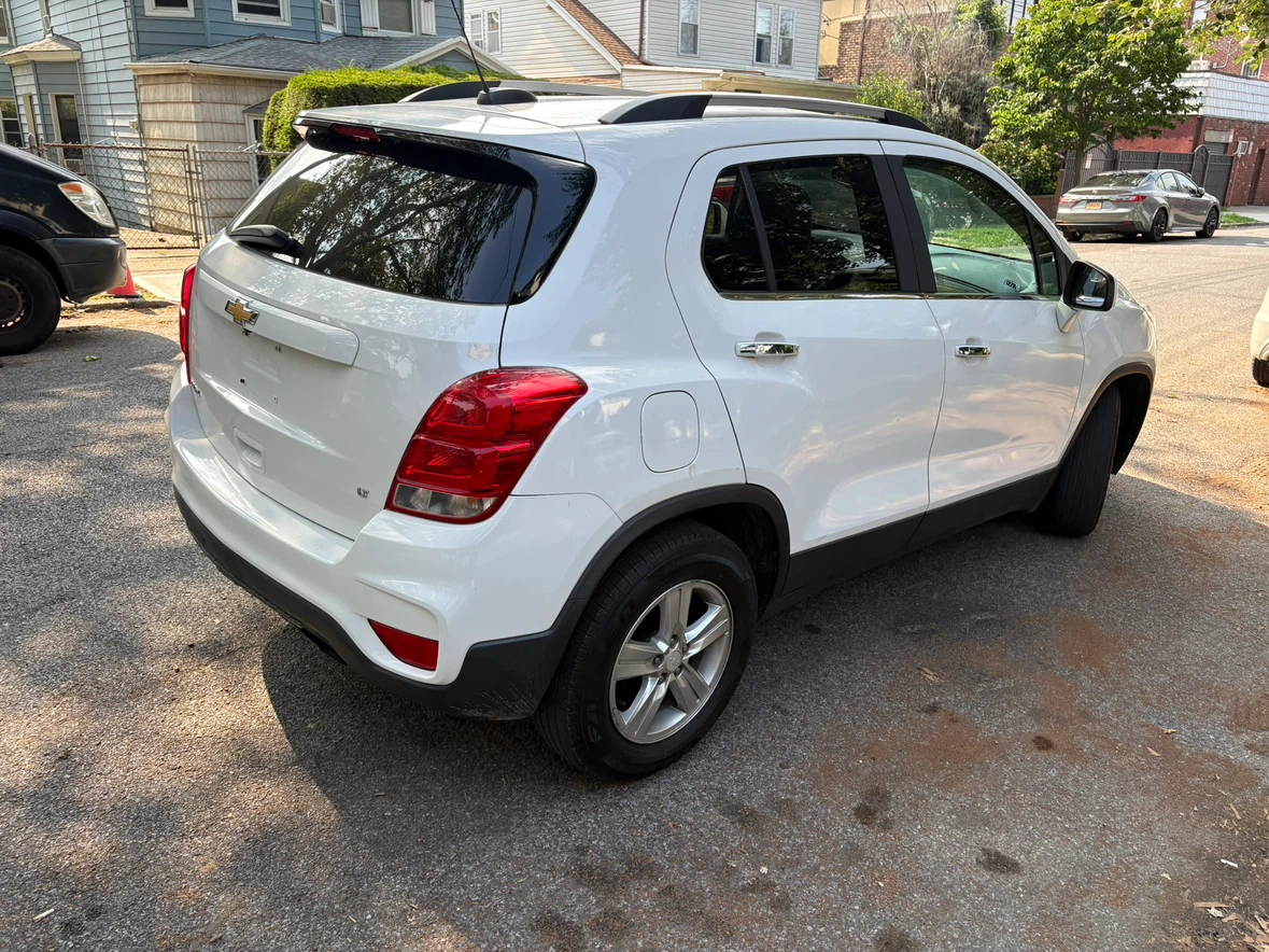 White Chevrolet Trax SUV - photo 3