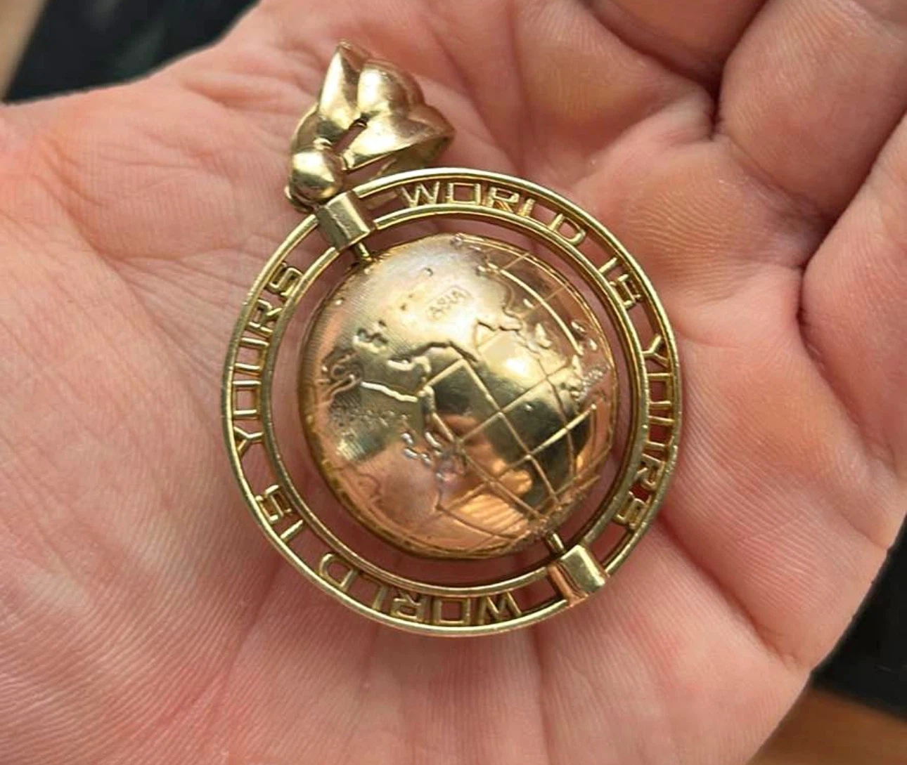 10karat Gold Globe Pendant