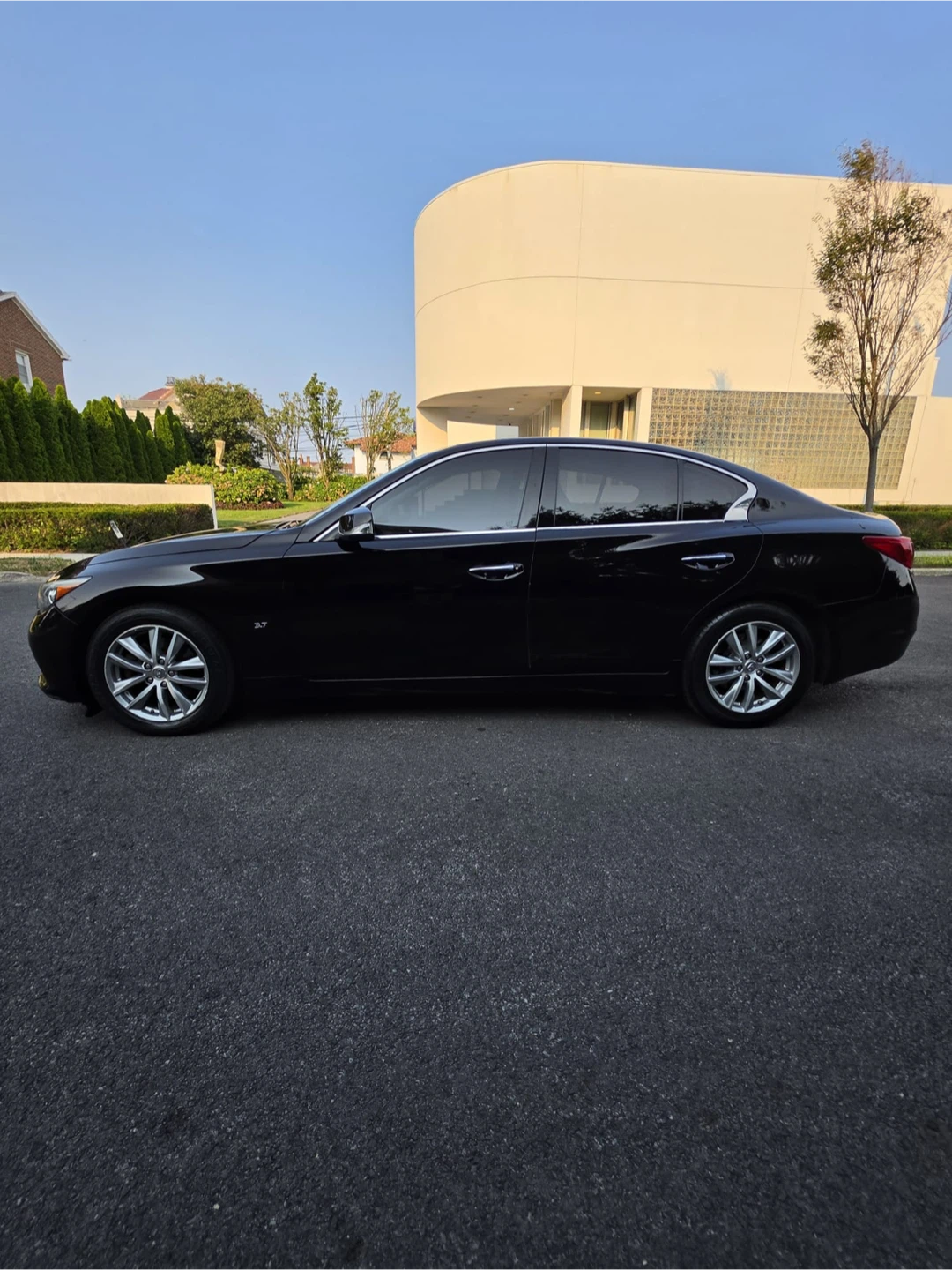 Black Infiniti Q50 Sedan - photo 3