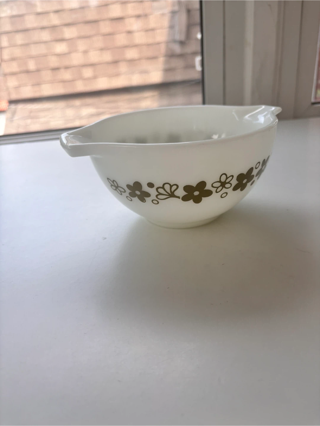 Pyrex Mixing Bowl - Daisy Pattern