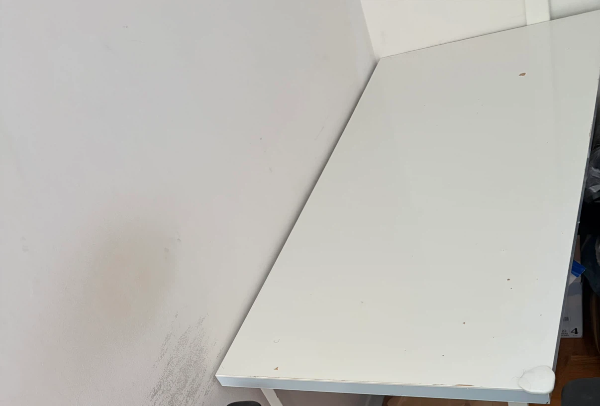 Black Mesh Office Chair and table - photo 3