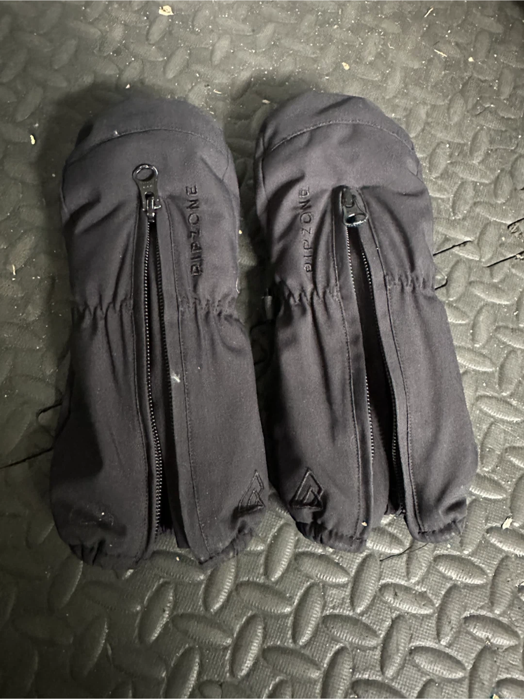 RIPZONE Black Mittens - Toddler Size L