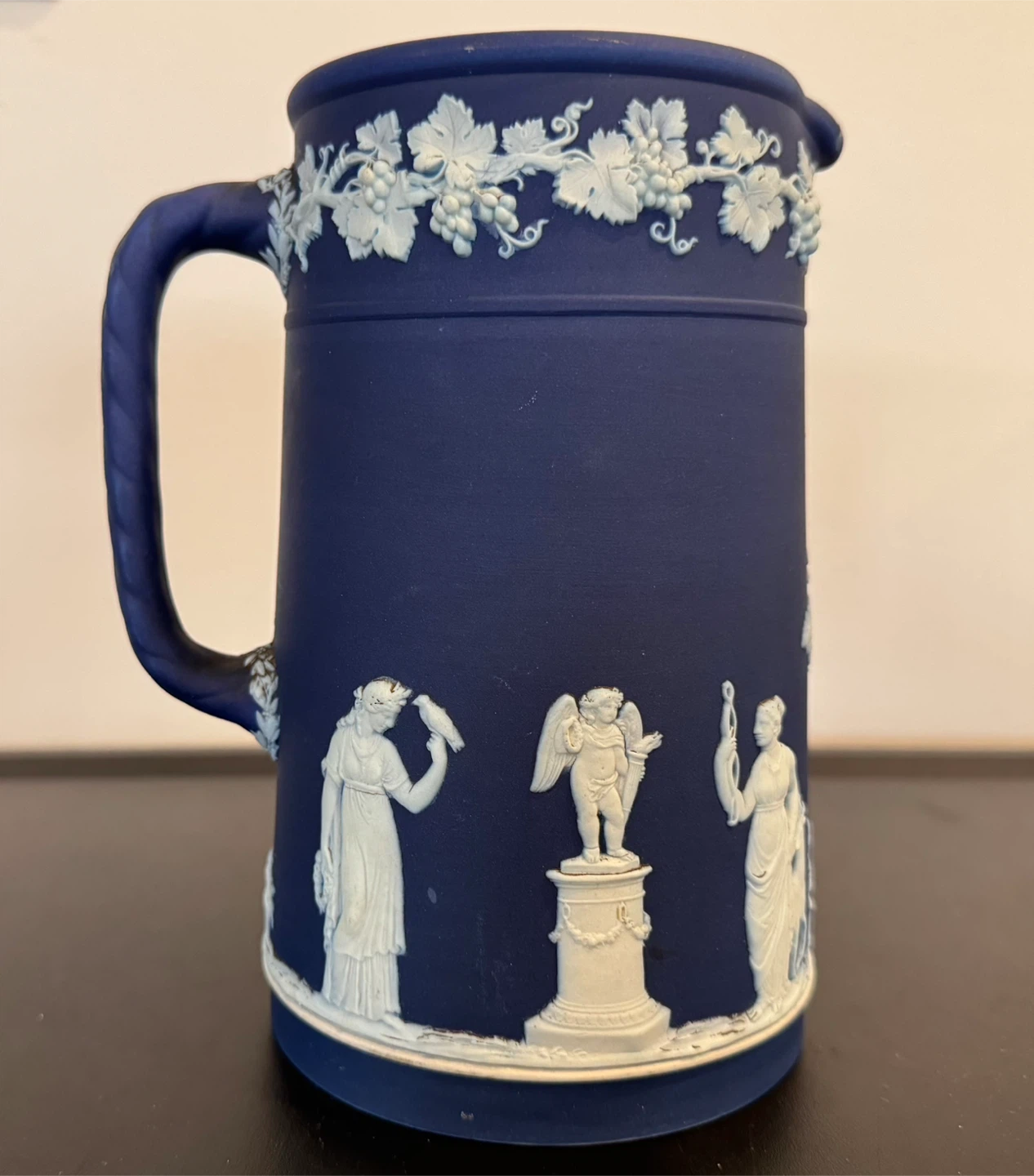 Antique Wedgwood Sacrifices Figures Pitcher/Jug 1891-1907 - photo 3