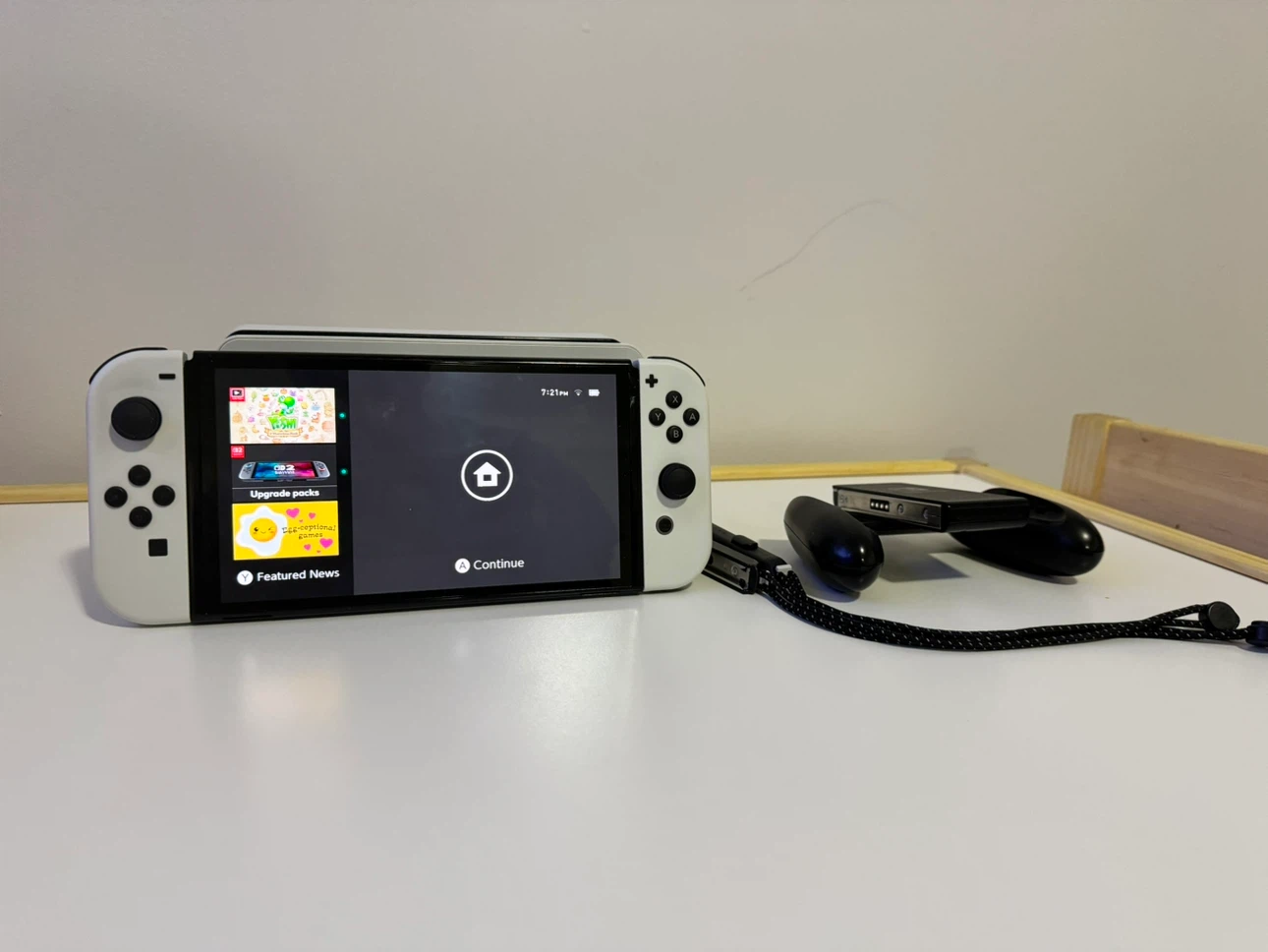 Nintendo Switch OLED - photo 2