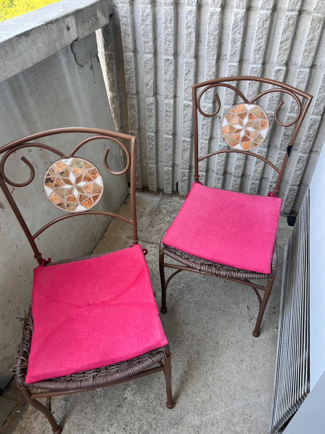 Wicker Outdoor Chair with Mosaic Back