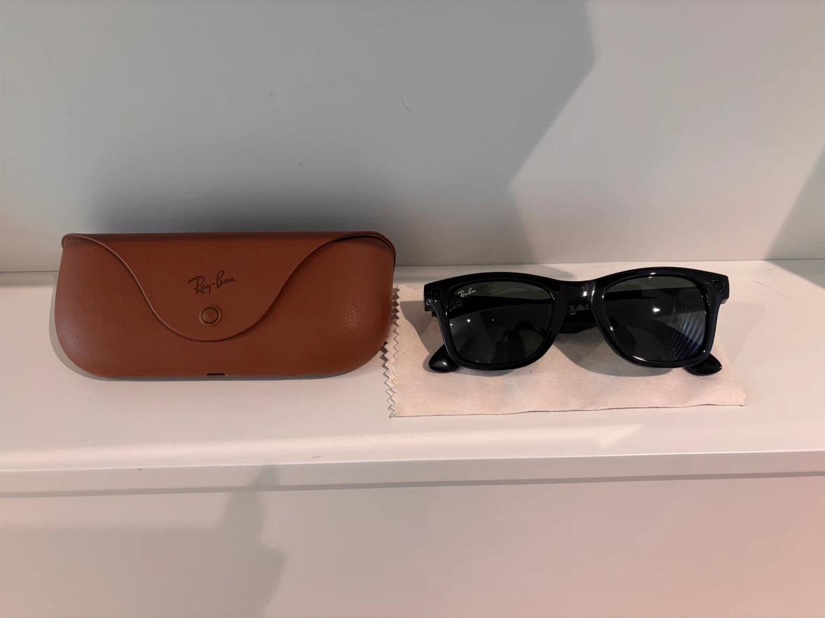 Meta glasses(Gen2) Ray-Ban Black Wayfarer  with Case