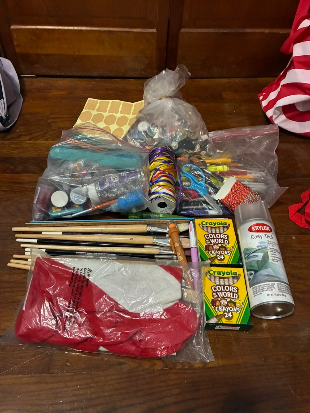 Arts and crafts supplies