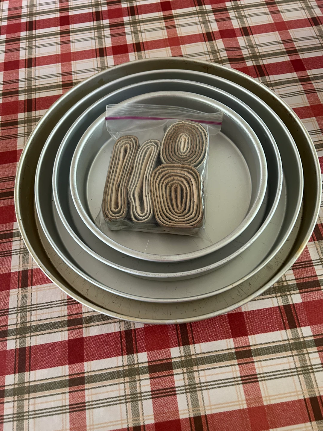 Set of 4 Round Cake Pans 10, 12, 14 and 16 inch - photo 3