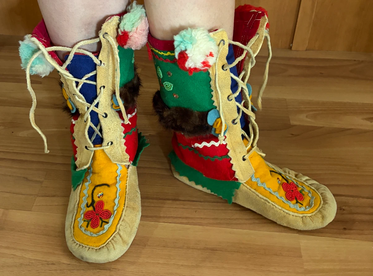 Handmade Beaded Moccasin Boots - photo 2
