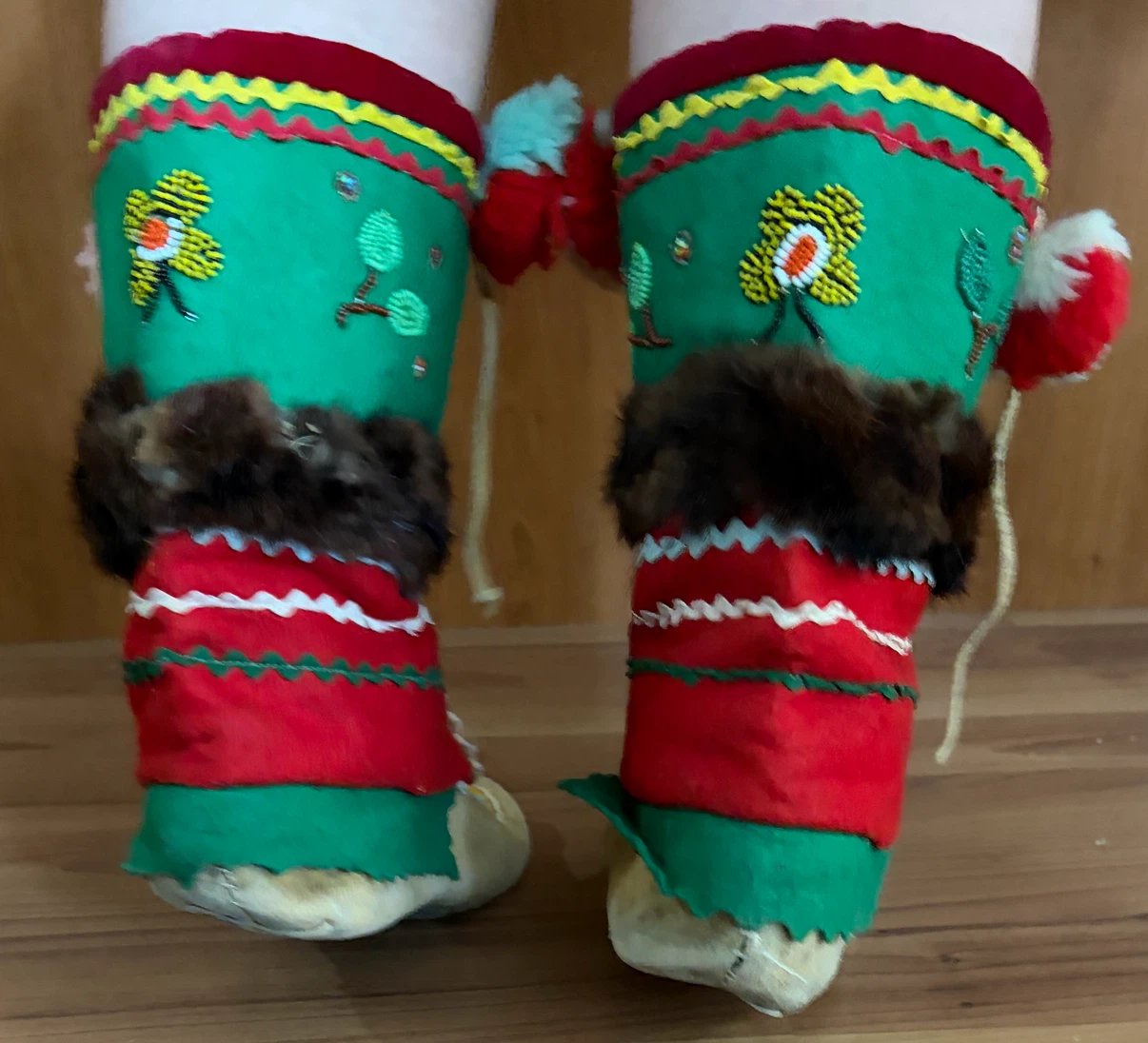 Handmade Beaded Moccasin Boots - photo 5