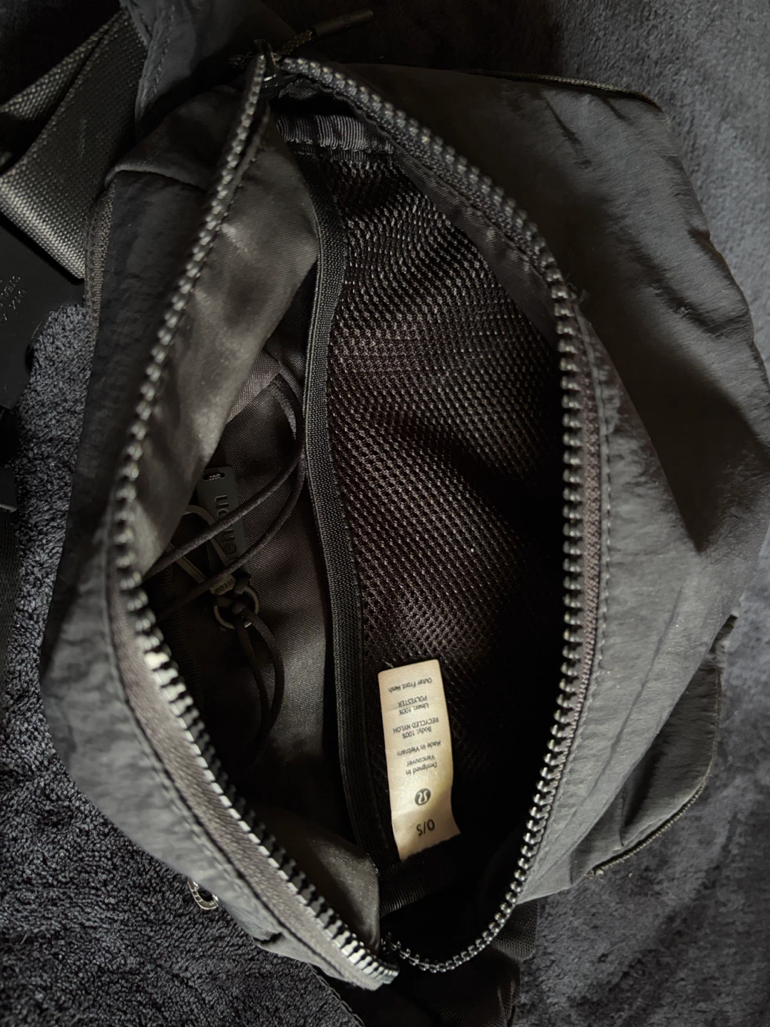 Lululemon Everywhere Belt Bag Black OS - photo 3