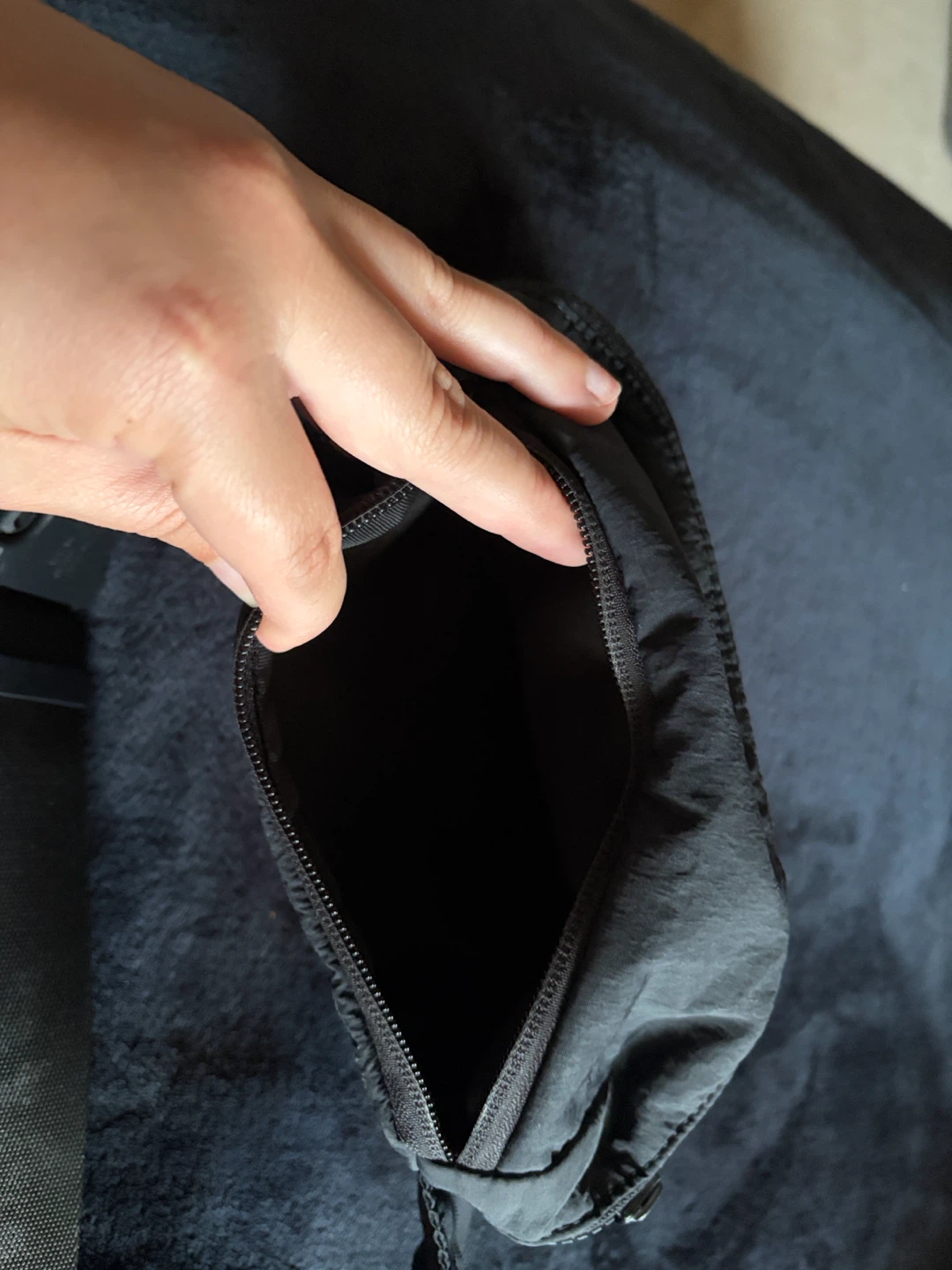 Lululemon Everywhere Belt Bag Black OS - photo 4