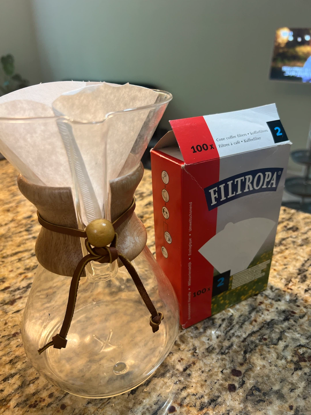 Chemex Coffee Maker with Filtropa Filters