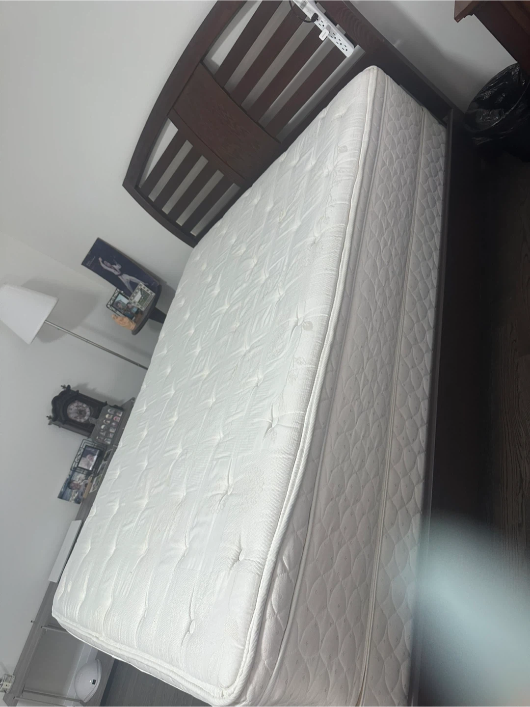 Mattress with wooden bed frame - photo 4