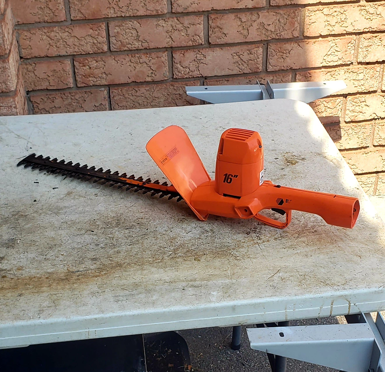 Black & Decker 16" Hedge Trimmer - photo 3