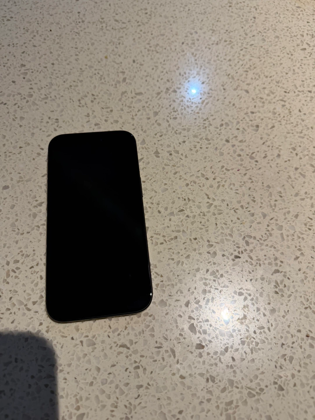 iPhone 15 - photo 2