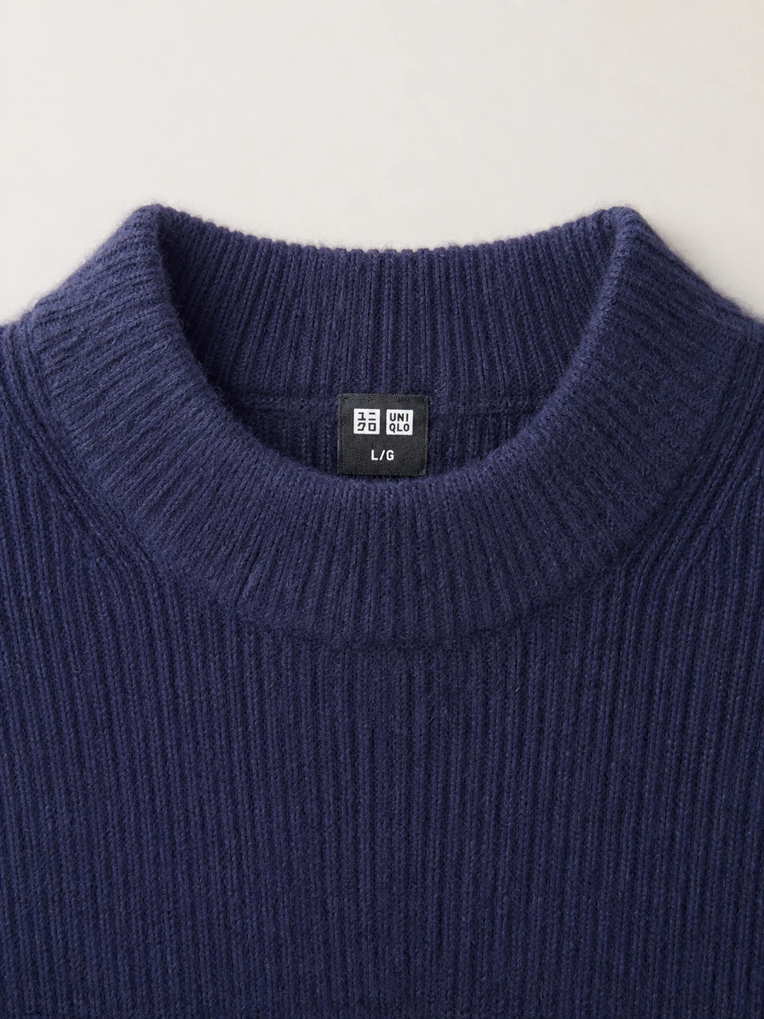 Uniqlo Crewneck Sweater - photo 2