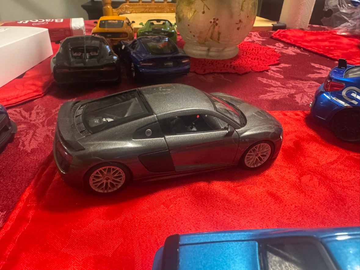 3 Diecast Cars. $10 each - photo 4