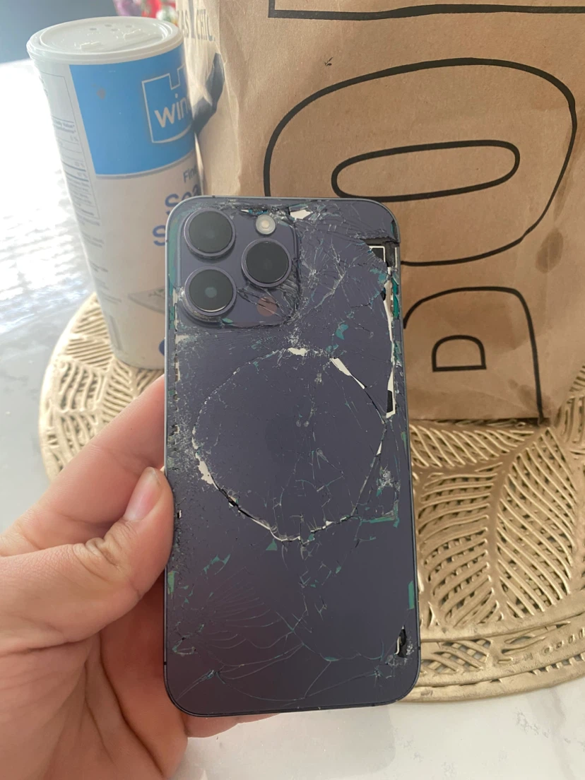 iPhone 14 Pro - Cracked Screen