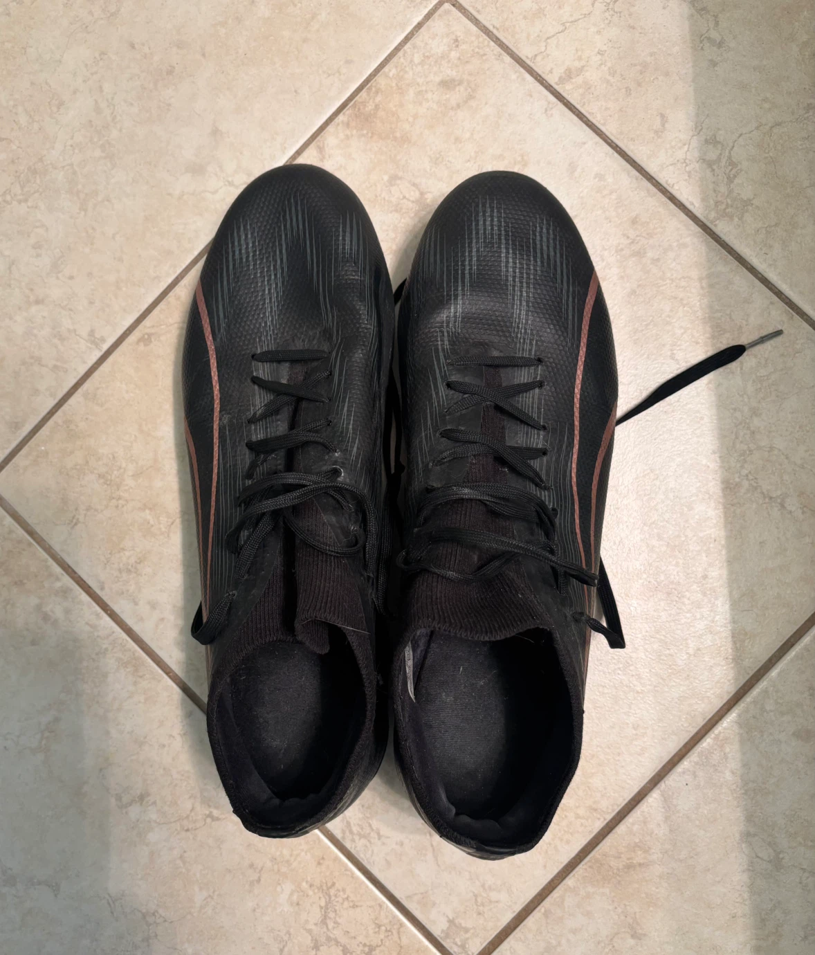 Puma Soccer Cleats Men’s 10.5 - photo 2