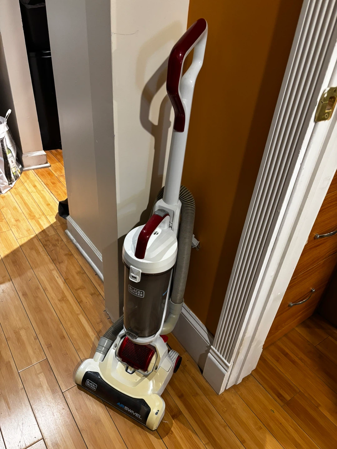 Black+Decker Air Swivel Vacuum Cleaner
