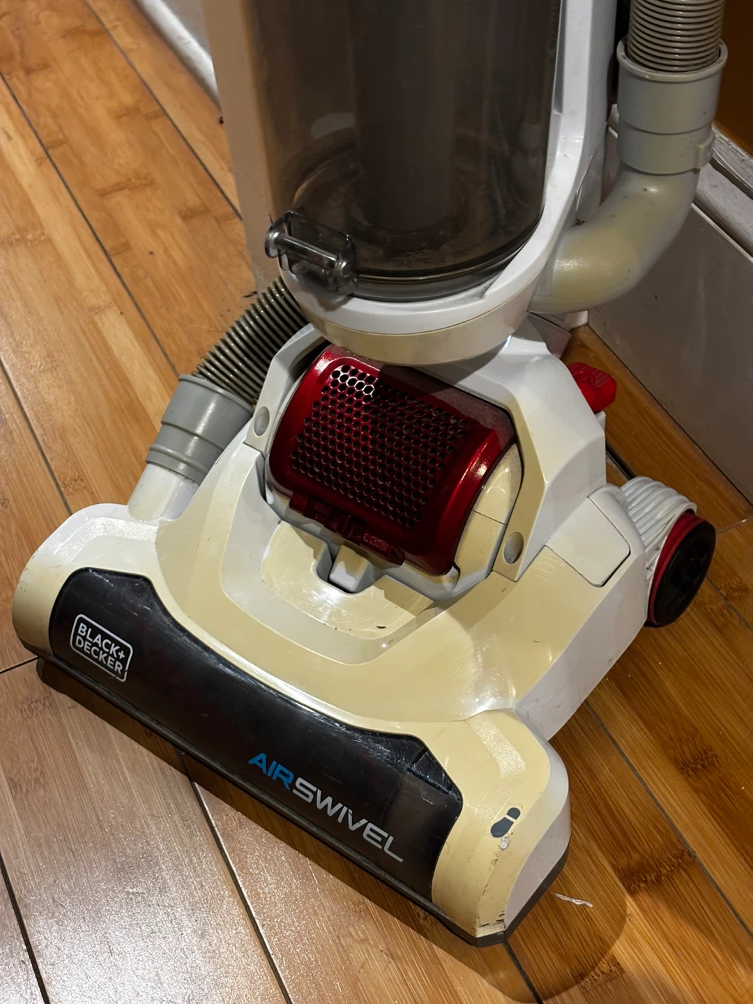 Black+Decker Air Swivel Vacuum Cleaner - photo 2