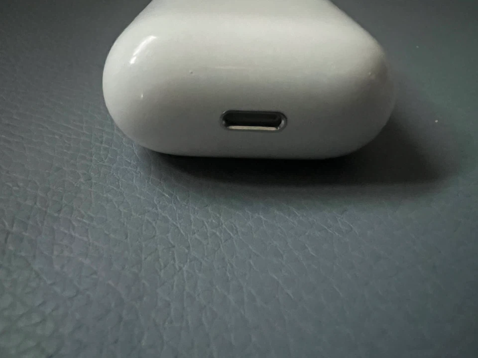 Apple AirPods charging case 1st & 2nd gen (A1602) - photo 3