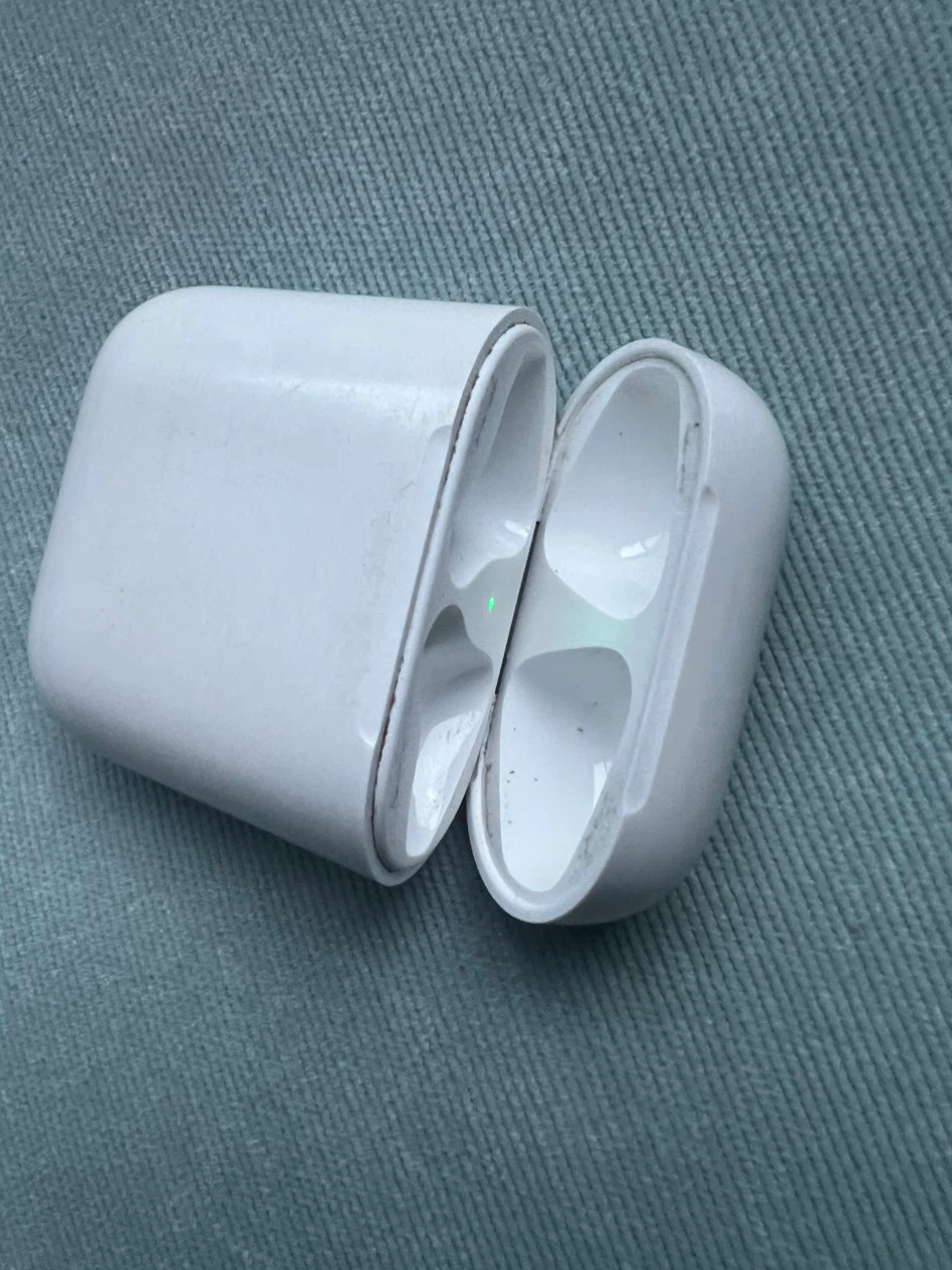 Apple AirPods charging case 1st & 2nd gen (A1602) - photo 4
