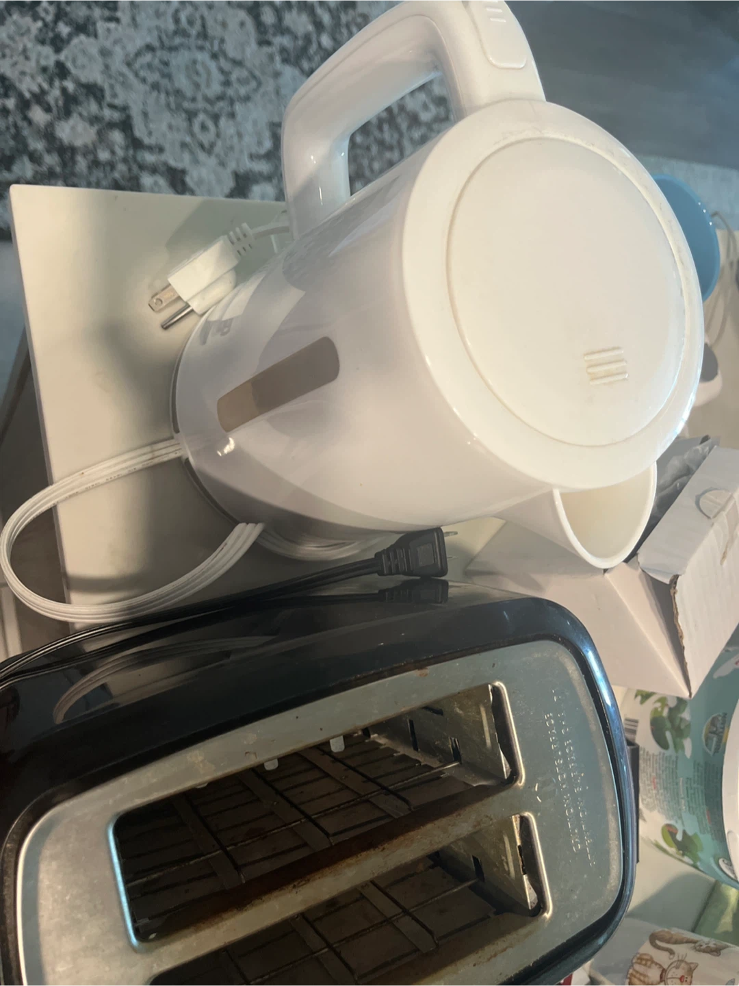 White Electric Kettle and sandwich maker