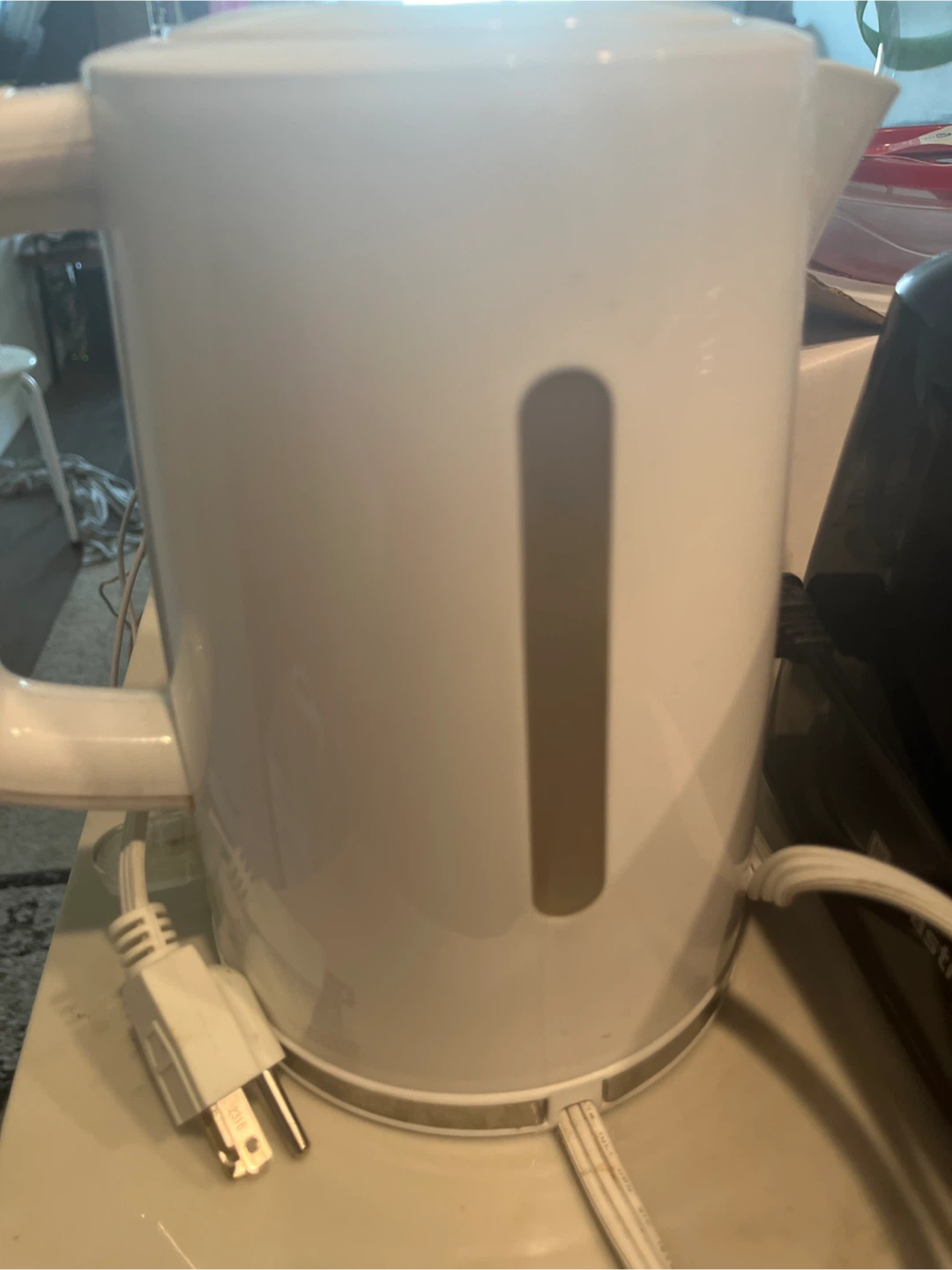 White Electric Kettle and sandwich maker - photo 2