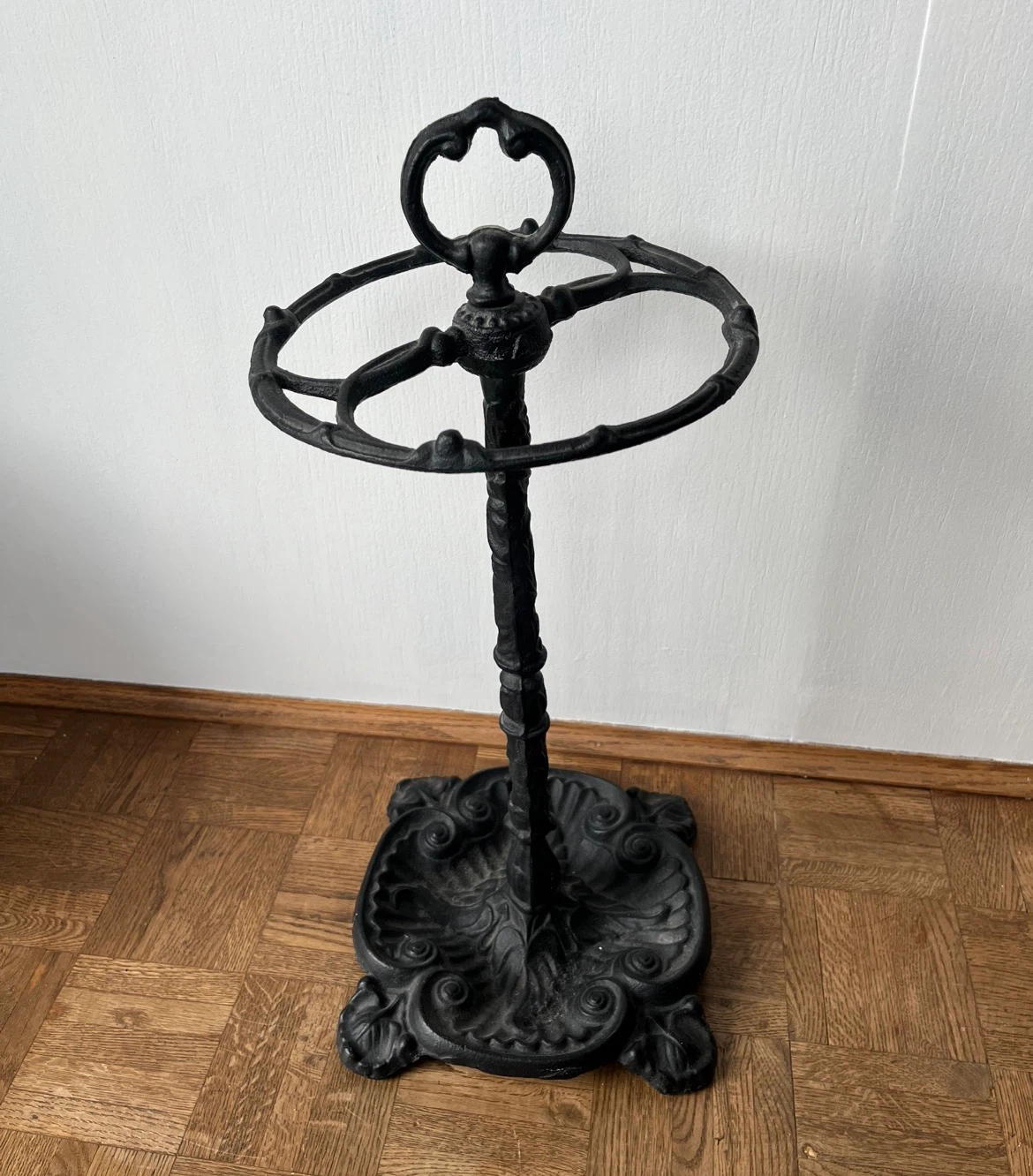 Vintage Ornate Cast Iron Umbrella Stand - photo 3